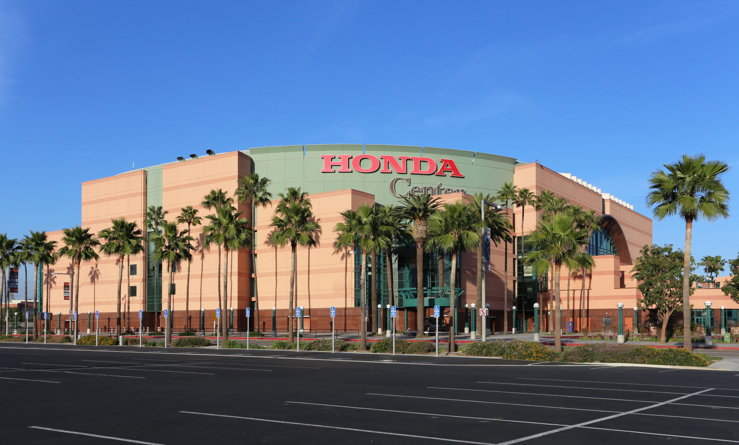 Honda Center Home Of The Anaheim Ducks The Stadiums Guide Honda Center Home Of The Anaheim Ducks The Stadiums Guide