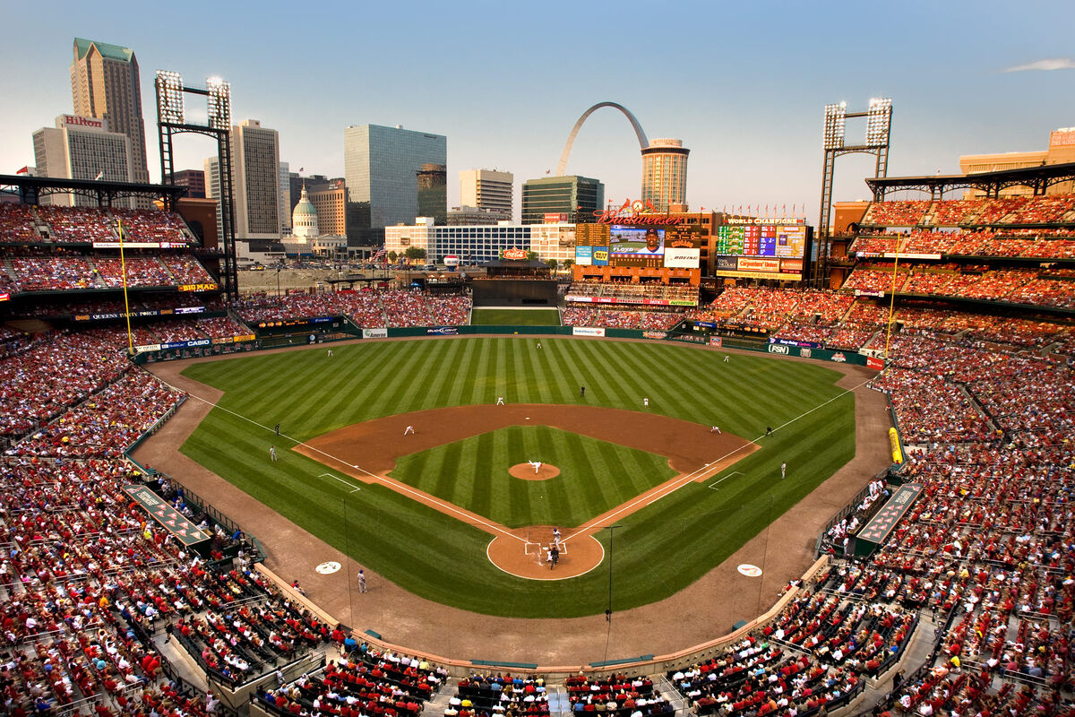 Backpack rule confounds some fans at Busch Stadium