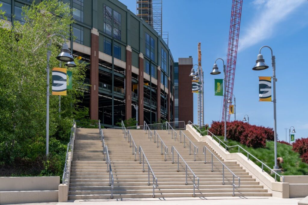 lambeau field tour entrance