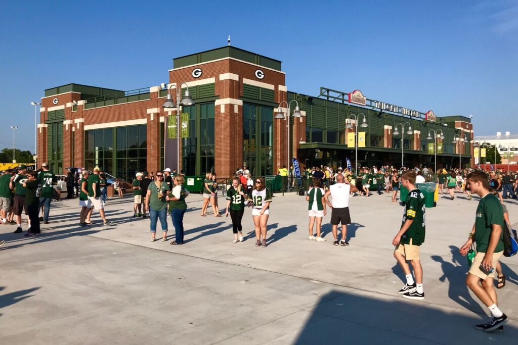 lambeau field tour entrance