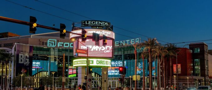 Night view of the Footprint Center arena in Phoenix, Arizona, USA.